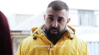 The Delivery Man Glovo gives me his Cum in the Face