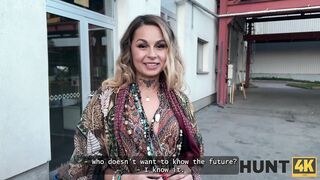 HUNT4K. Hunter Ran into a Sexy Chick in Public and Fucked her in the Fortune-telling Salon