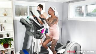 Pegas Productions - Mocha Honey Défoncée Du Cul Au Gym