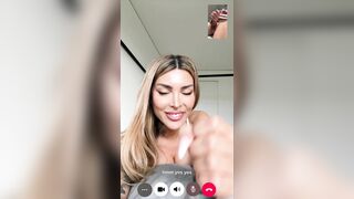 JOI ITALIANO - La Stepmom Tami Tsunami Lo Fa Sborrare in Videochiamata Nei Bagni Della Scuola