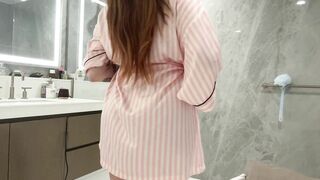 NNN DAY 25: Sisters Hot best Friend Forgot to Close the Door while Showering