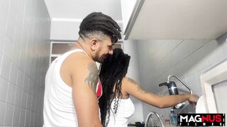Fodendo o Cu Da Minha Gostosa Na Cozinha