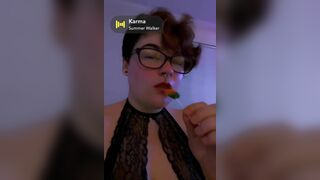Slutty Rocker Shows off