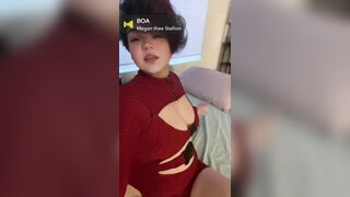 Slutty Rocker Shows off