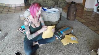 Mail Time and Dress try On!