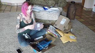 Mail Time and Dress try On!