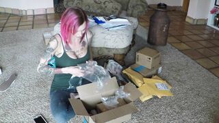 Mail Time and Dress try On!