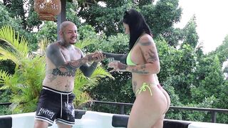 An Afternoon with Friends Ends in Wild Sex with a Tattooed Guy who Turns me on - La Rola
