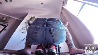 The best Sight of an Amazon Ride with a round Butt Goth Babe in your Red Converse