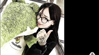 SHE WON a PLUSH TOY AND WAS VERY THANKFUL Ft. Amberzinha [FREE SCENE]