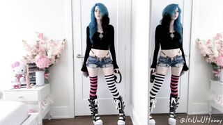 Adorable Emo Girl Shows off her Tight little Body!
