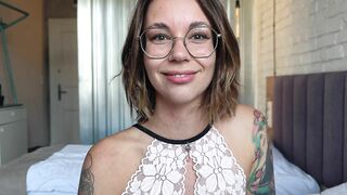 Przyrodnia Ciocia Powie Ci Jak Masz Zwalić Konia. Tryśnij Dwa Razy!