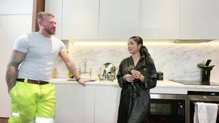 Yasmina Khan Asks Workman to Cheat on Girlfriend and Film a Sextape with Huge Facial for her Pages