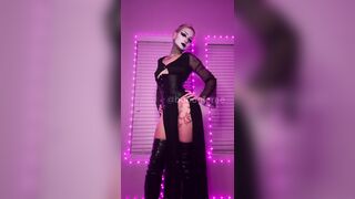Goth Femdom Mistress Tells you how she wants you to Cum