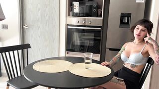 Vecina Queda Fuera De Su Casa y Le Ayudo a que Entre... TODA, Ft. Badvanne (PART 01 of 03)