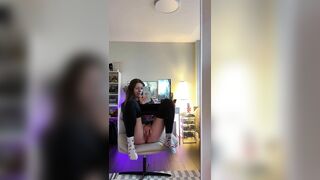 Girl next Door Masturbates for you