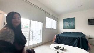 Mi Vecino Casado no Tiene Batería y Se Equivoca De Enchufe y me Sorprende Con un Anal