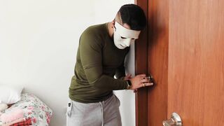 Jhonny Sneaks into Antonella's House and Fucks her in the Bathroom