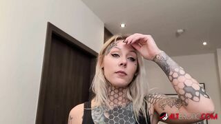 Tattooed Babe Nayomi Sharp Sucks Sascha's Big Cock