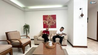 Jefa MILF Caliente Silvana Lee Seduce a Uno De Sus Empleados - SoldierHugeCock