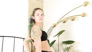 Ersties - 24-jährige Josie Masturbiert Mit Vibrator Und Fingern