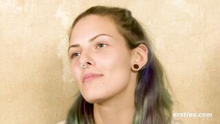 Ersties - 24-jährige Josie Masturbiert Mit Vibrator Und Fingern