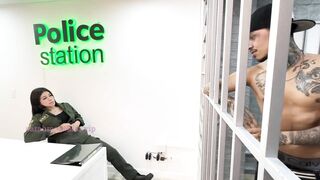 Sarah Montufar makes a Deal with Prisoner and Ends up with Cock in her Pussy