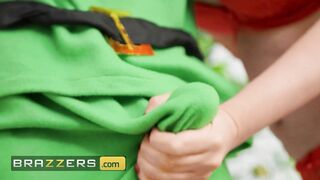 BRAZZERS - Jordi the Elf gives Horny Cathy Heaven the best Christmas Present, his Massive Cock