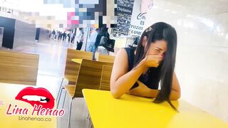 MI AMIGA PONE a VIBRAR MI JUGUETE EN PUBLICO EN UN CENTRO COMERCIAL DE BOGOTA Y TENGO UN SQUIRT