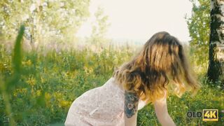 OLD4K. old Man Decides to Bonk Sweet Girl he Meets in the Fresh Air