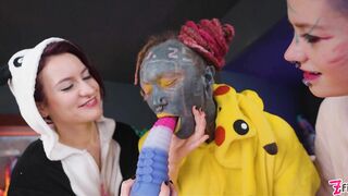 Anuskatzz, Missflora, and Lilylu have some cosplay anal fisting fun