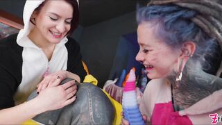 Anuskatzz, Missflora, and Lilylu have some cosplay anal fisting fun