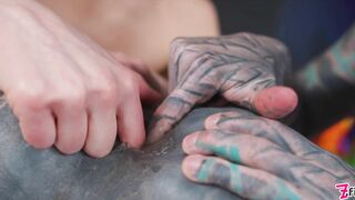 Anuskatzz, Missflora, and Lilylu have some cosplay anal fisting fun