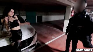 Gothic Nympho Leaves her Boyfriend and Gets Fucked in the Car in the Parking Lot!