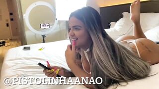 Lays Peace Chupando Muito o Pau do Anao , a Safada Fez a Melhor Garganta Profunda