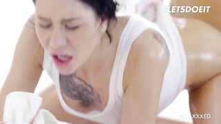 Erika Bellucci Offers Erotic Oiled Massage before Sensual Sex - LETSDOEIT