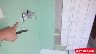 Handwerker geht mit rothaarigem Fickstück fremd - Lexy Roxx