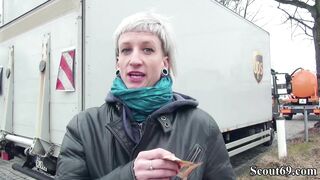 GERMAN SCOUT - Schlankes Punk Teen mitten in Berlin getroffen und gefickt
