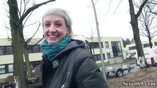 GERMAN SCOUT - Schlankes Punk Teen mitten in Berlin getroffen und gefickt