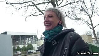 GERMAN SCOUT - Schlankes Punk Teen mitten in Berlin getroffen und gefickt