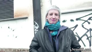 GERMAN SCOUT - Schlankes Punk Teen mitten in Berlin getroffen und gefickt