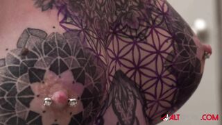 Sascha Plays with Amber Luke while she Gets Tattooed