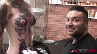 Sascha Plays with Amber Luke while she Gets Tattooed