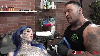 Australian Beauty Amber Luke Gets a new Nose Tattoo