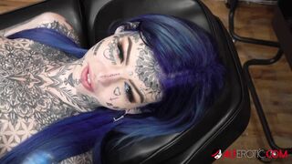 Australian Beauty Amber Luke Gets a new Nose Tattoo