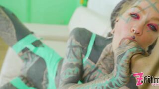 Tattooed Hippie ANAL Lover Stretching her ASS and Pushes out her Prolapse and Gets Fucked