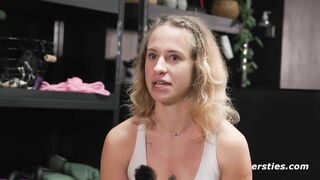 Ersties - Nina J's Heißes Workout Im Fitnessstudio