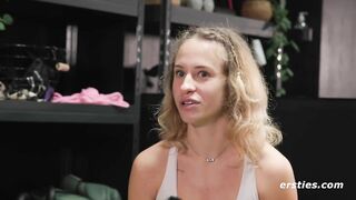 Ersties - Nina J's Heißes Workout Im Fitnessstudio