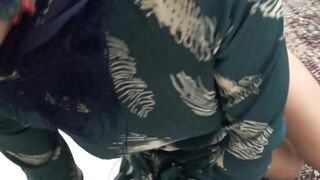 ساک زدن نامادری حشری و شهوتی که تازه از خرید اومده خونه و شوهرش خونه نیست