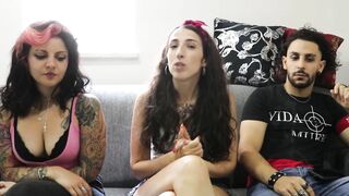 We have Fun on the Sofa - come with Us!